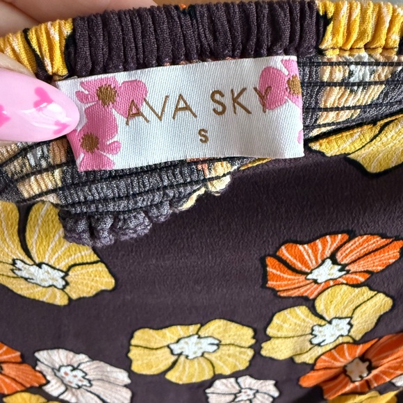 Ava Sky Kelce dress - Picture 2 of 3